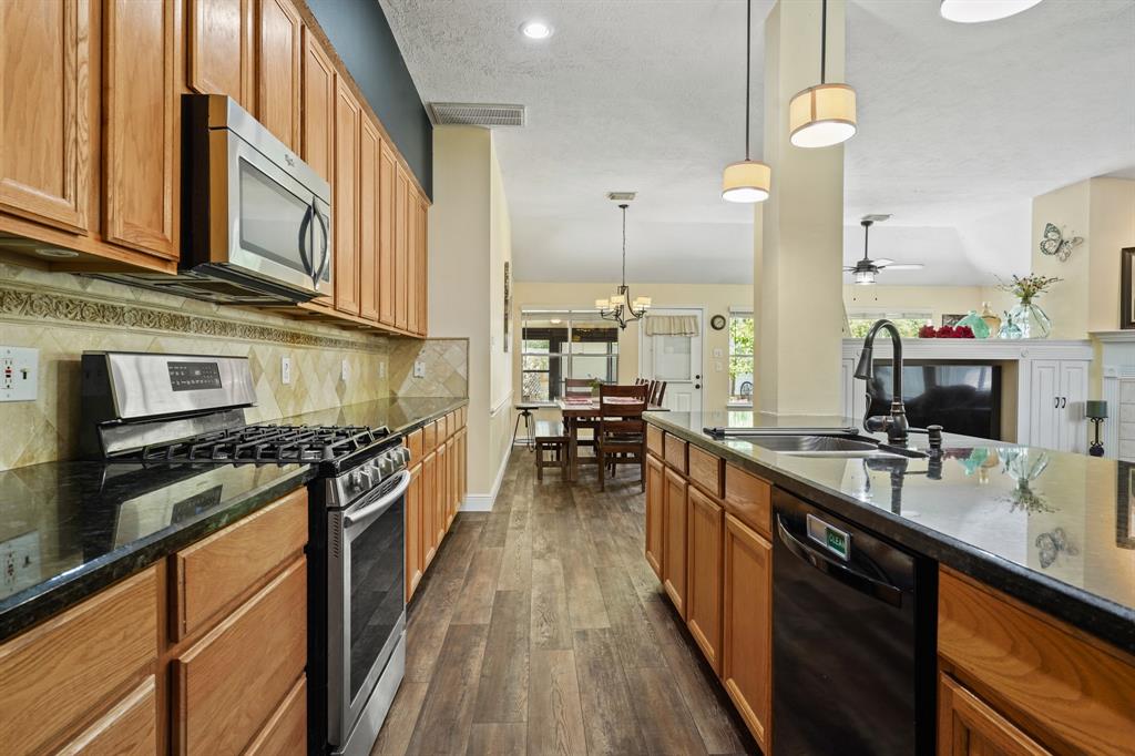5102 Cherrywood Court, League City, Texas image 8