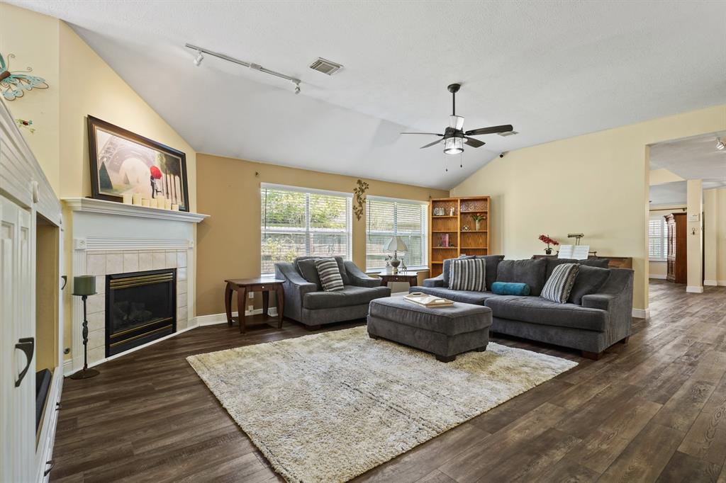 5102 Cherrywood Court, League City, Texas image 6