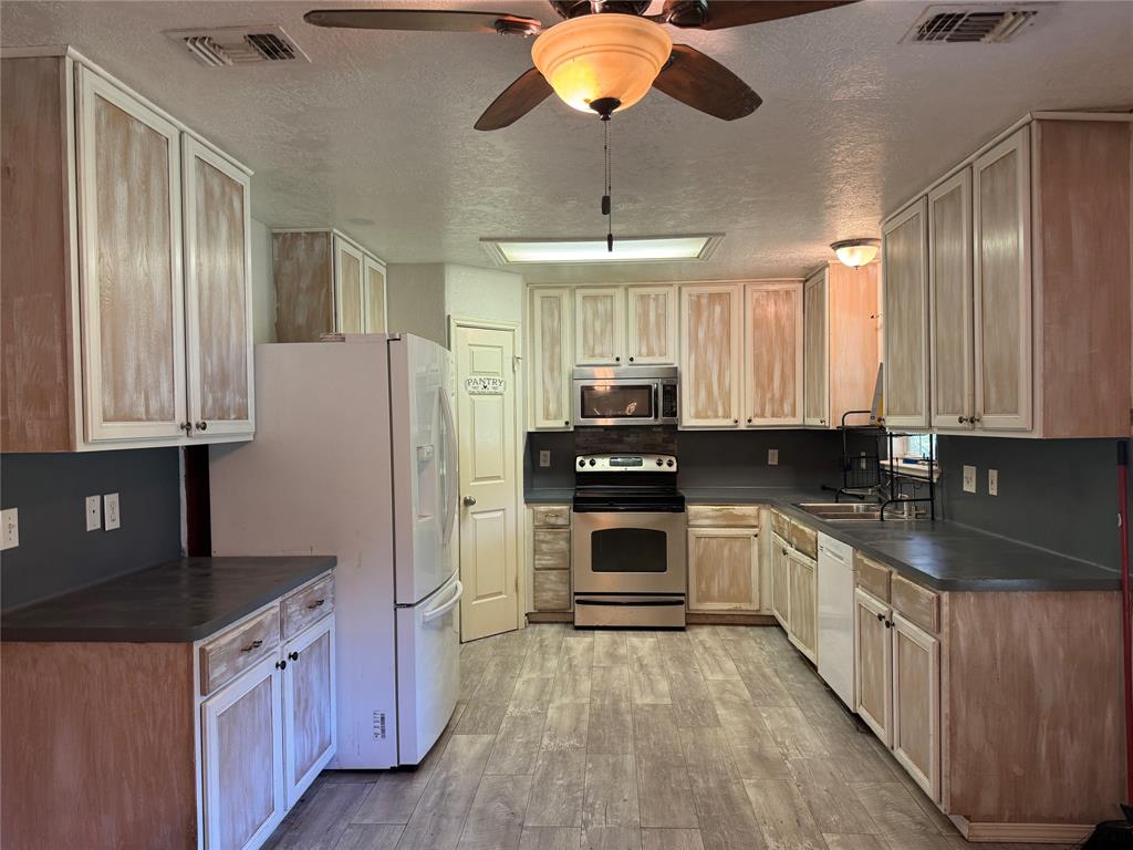370 & 372 County Road 2147, Cleveland, Texas image 4