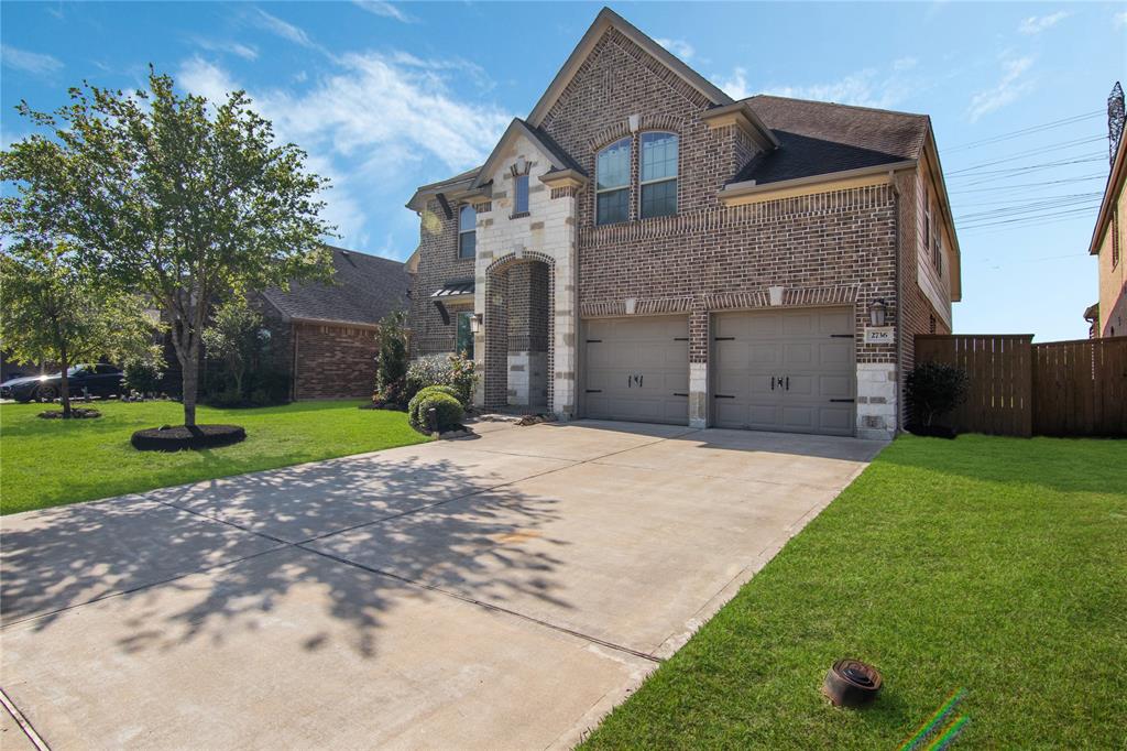 2736 Ahnya Lane, League City, Texas image 2