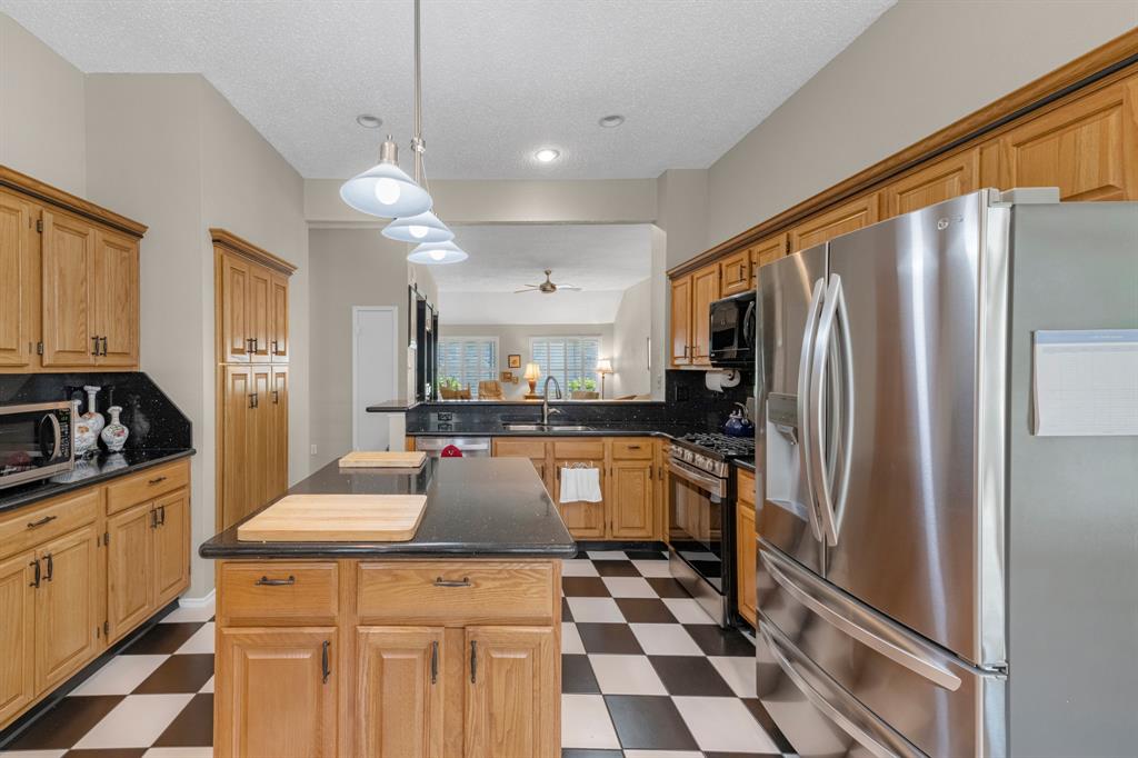 2727 Breezy Pines Lane, Pearland, Texas image 20