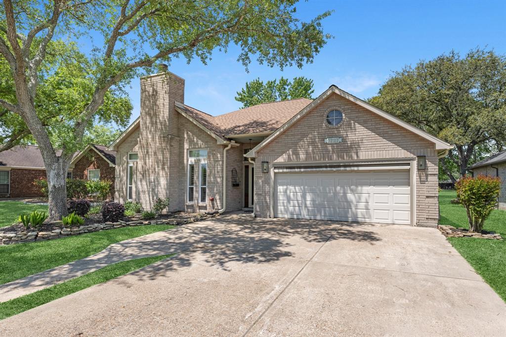2727 Breezy Pines Lane, Pearland, Texas image 3
