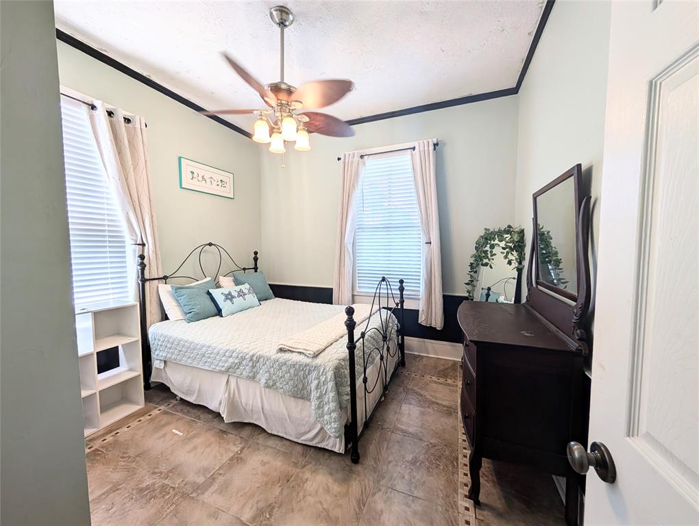3127 Avenue Q, Galveston, Texas image 13