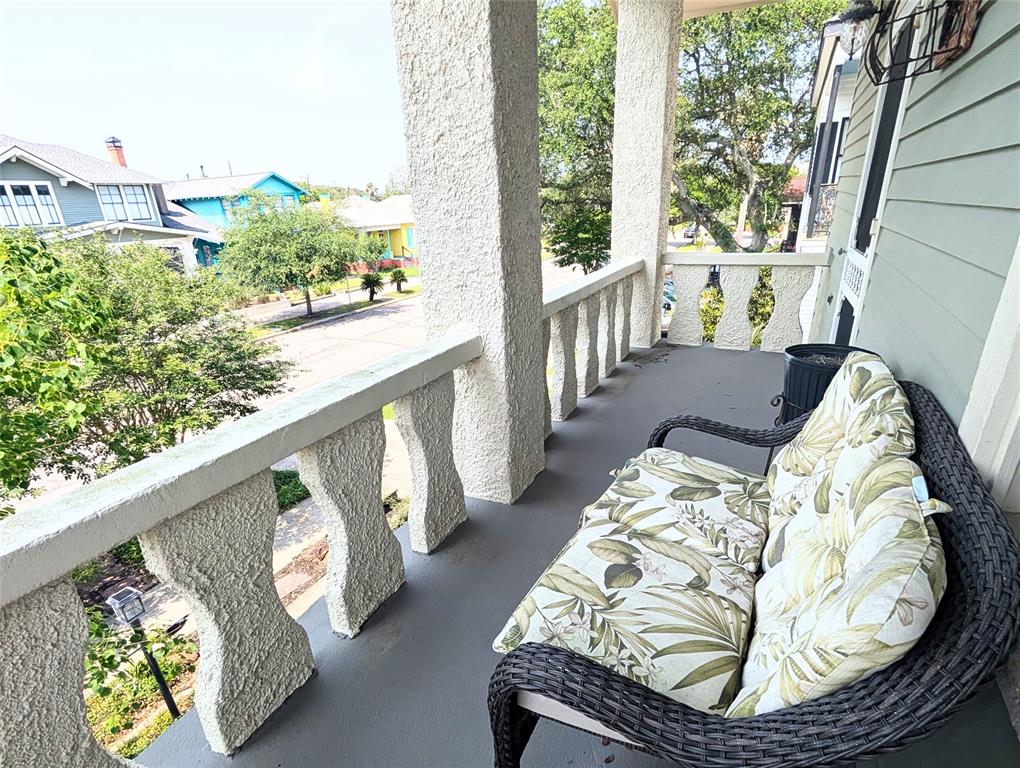 3127 Avenue Q, Galveston, Texas image 5