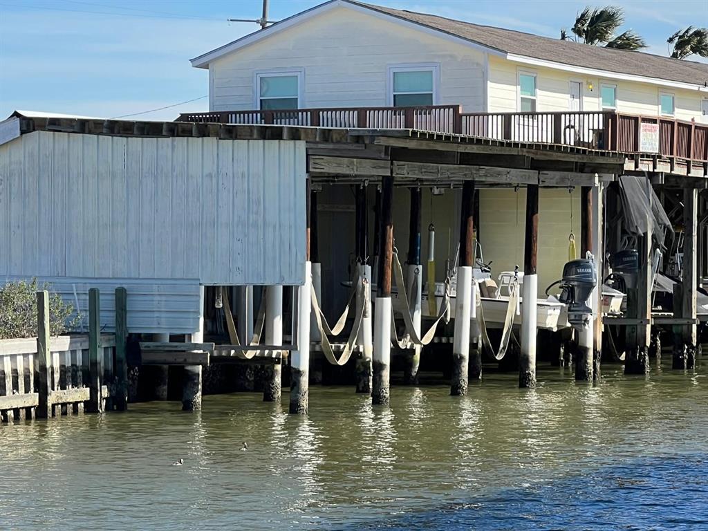1215 N Stingaree Drive, Crystal Beach, Texas image 3
