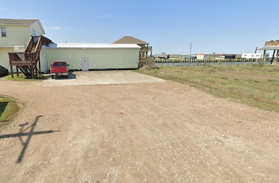 1215 N Stingaree Drive, Crystal Beach, Texas image 2