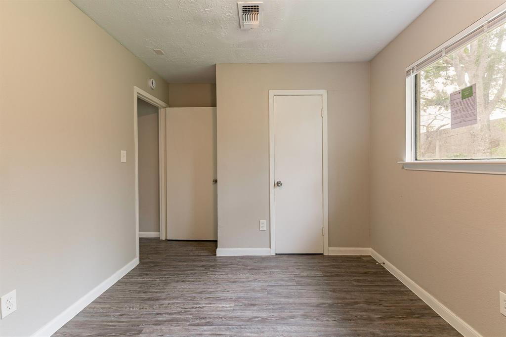 5226 Maywood Drive, Houston, Texas image 17