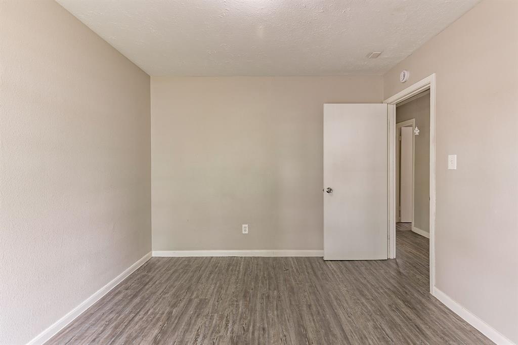 5226 Maywood Drive, Houston, Texas image 11