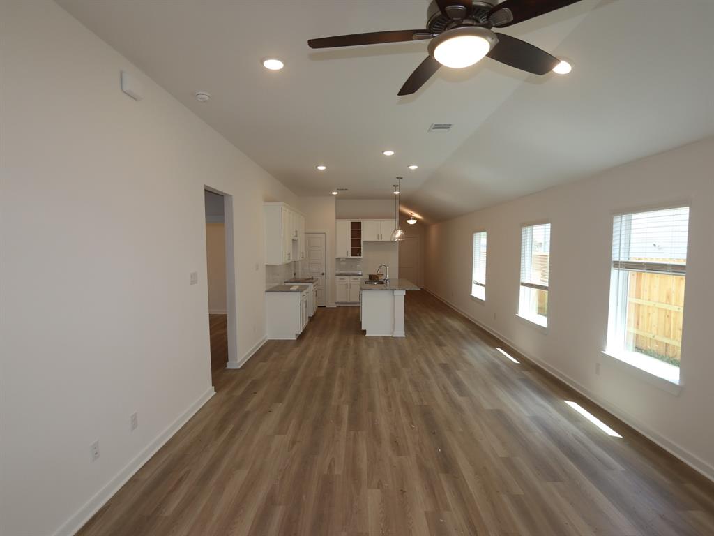 31911 Splendor Drive, Fulshear, Texas image 3