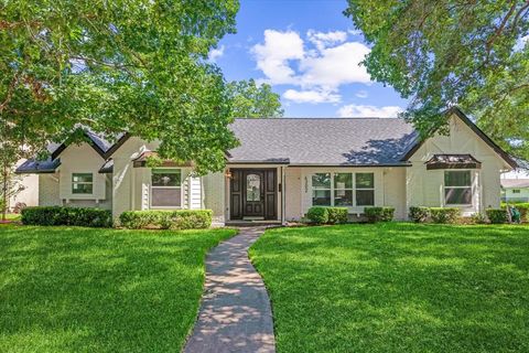 Single Family Residence in Houston TX 4302 Wigton Drive.jpg
