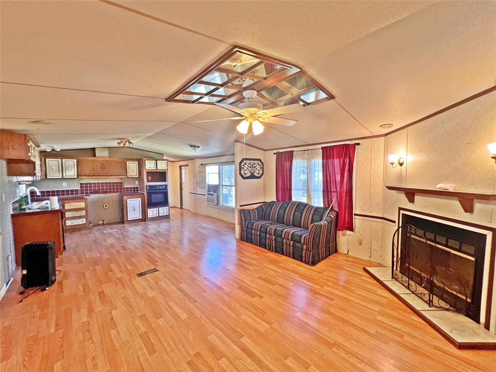 8835 Escondido Street, Alvin, Texas image 4