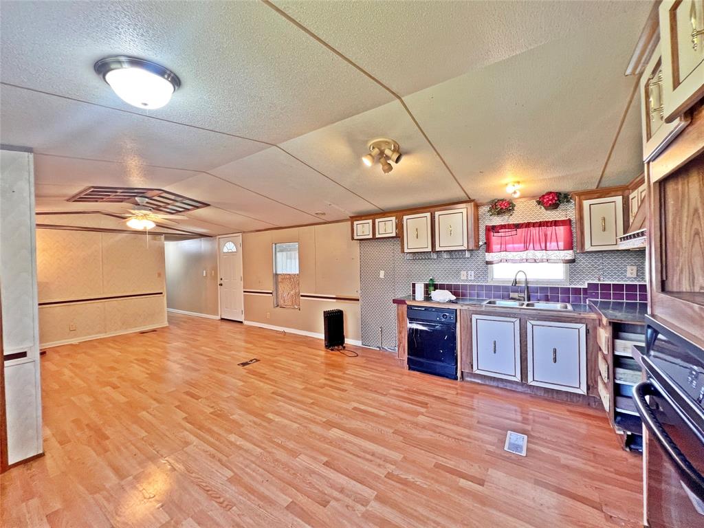 8835 Escondido Street, Alvin, Texas image 6
