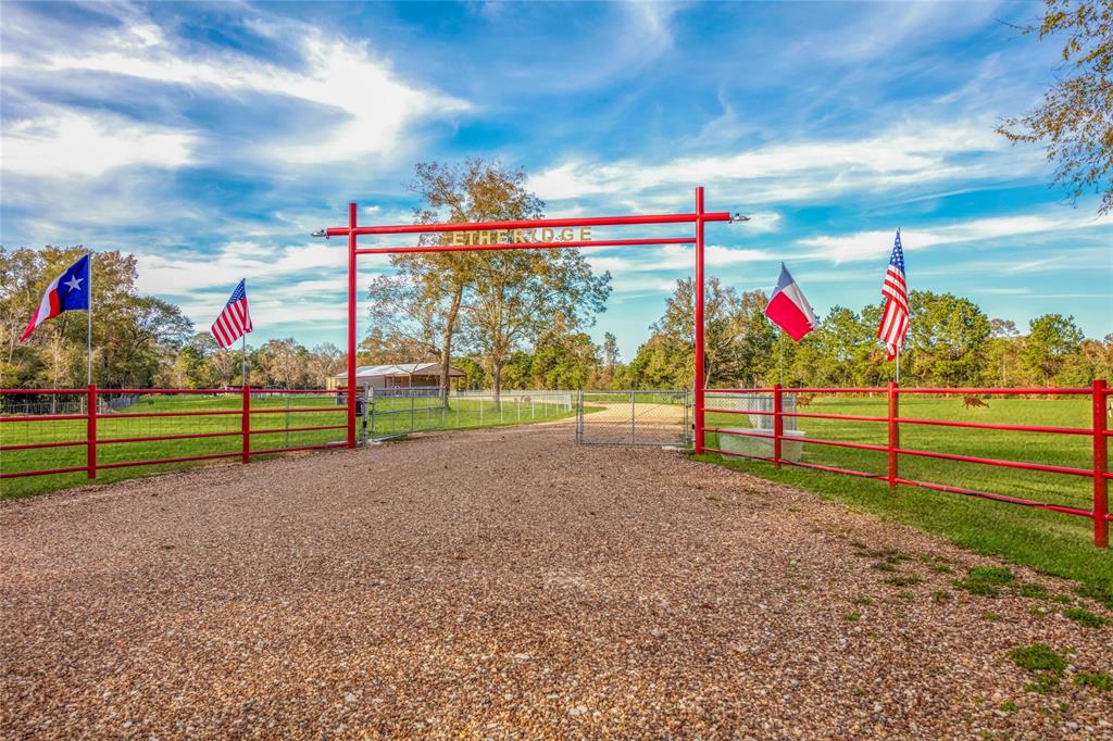 1275 County Road 2092, Hardin, Texas image 1