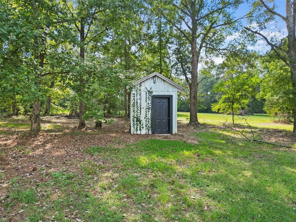 490 Robert E Lee Lane, Livingston, Texas image 33