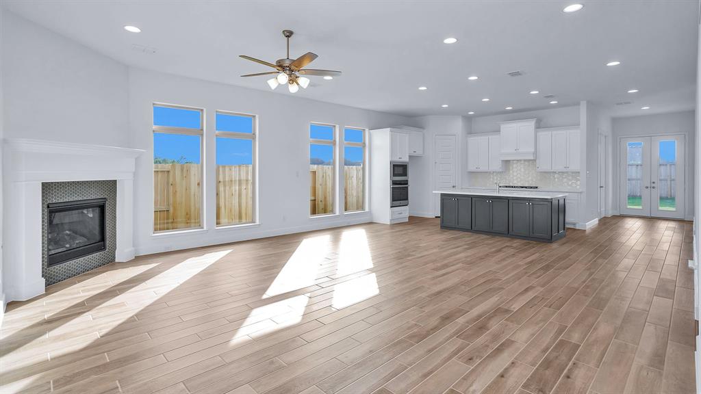 11903 Sawgrass Drive, Mont Belvieu, Texas image 3