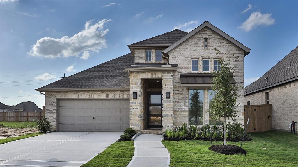 11903 Sawgrass Drive, Mont Belvieu, Texas image 1