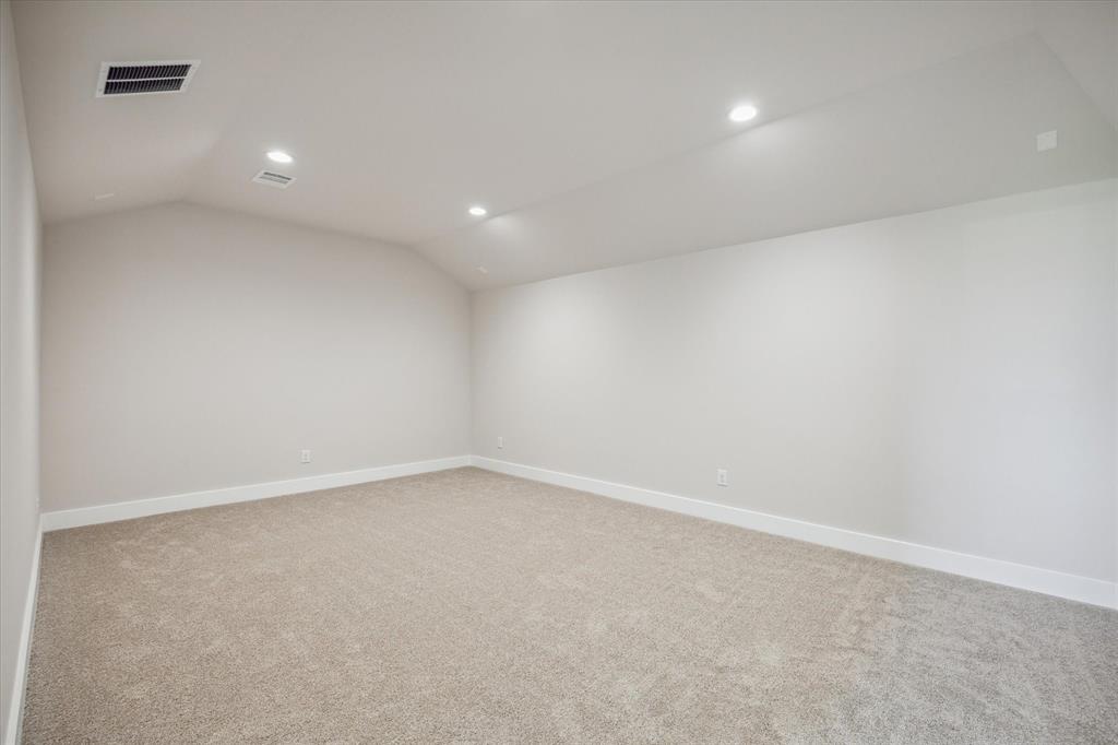 1020 Lake Breeze Drive, Waller, Texas image 33