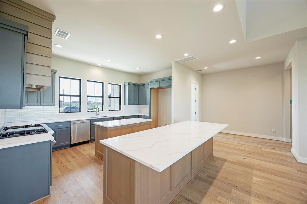 1020 Lake Breeze Drive, Waller, Texas image 15