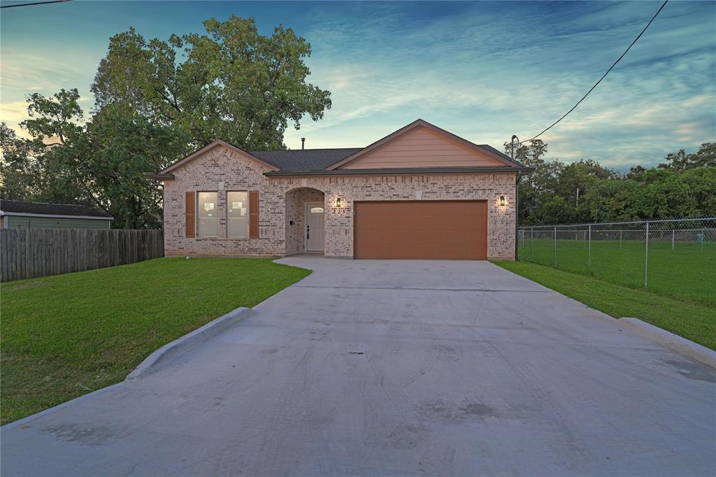 725 A Avenue, La Marque, Texas image 2