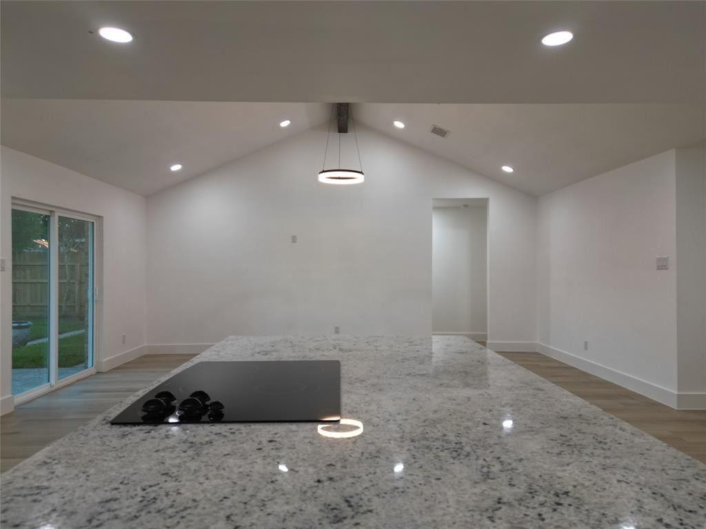 2225 W Clare Street, Deer Park, Texas image 3