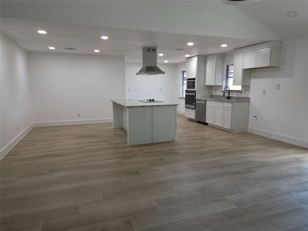 2225 W Clare Street, Deer Park, Texas image 4