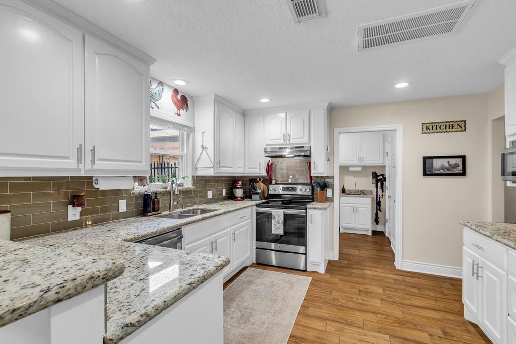 10110 Cantertrot Drive, Humble, Texas image 22