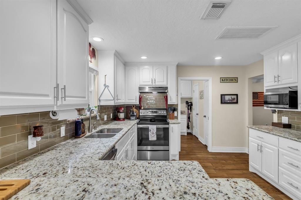 10110 Cantertrot Drive, Humble, Texas image 23