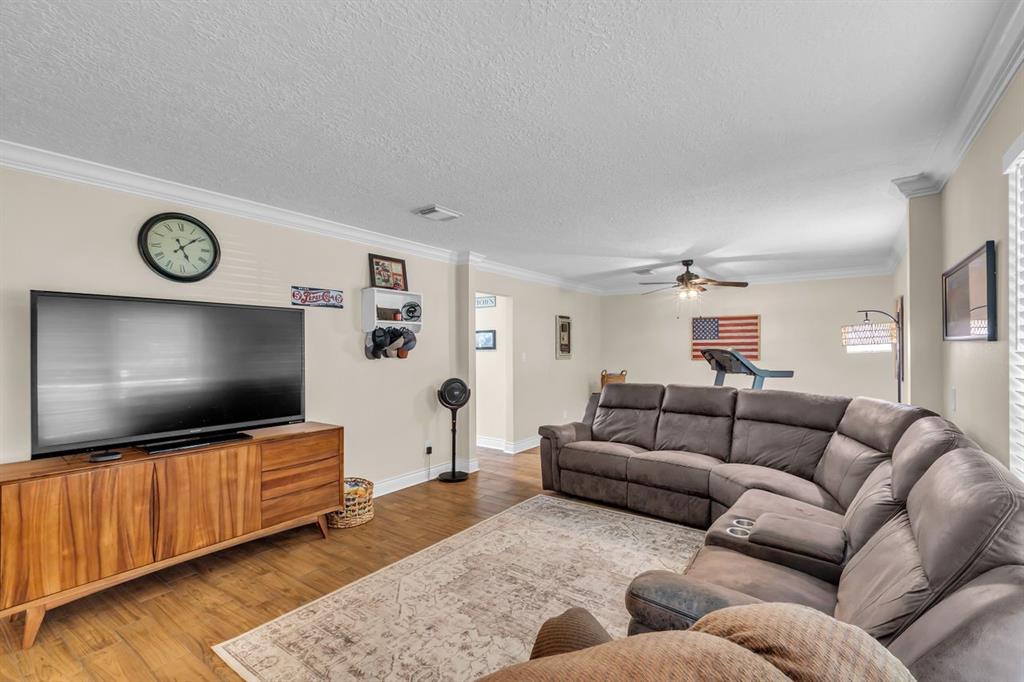 10110 Cantertrot Drive, Humble, Texas image 15