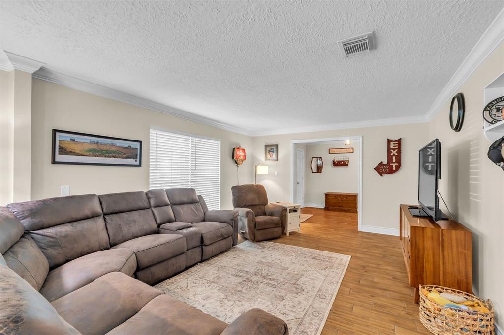 10110 Cantertrot Drive, Humble, Texas image 16
