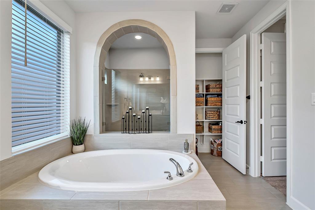 15810 Bird Of Paradise Drive, Conroe, Texas image 17