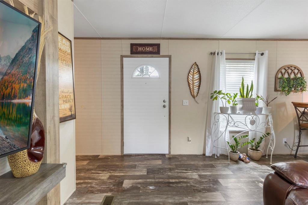 8113 Lazy Ln, Spring, Texas image 3
