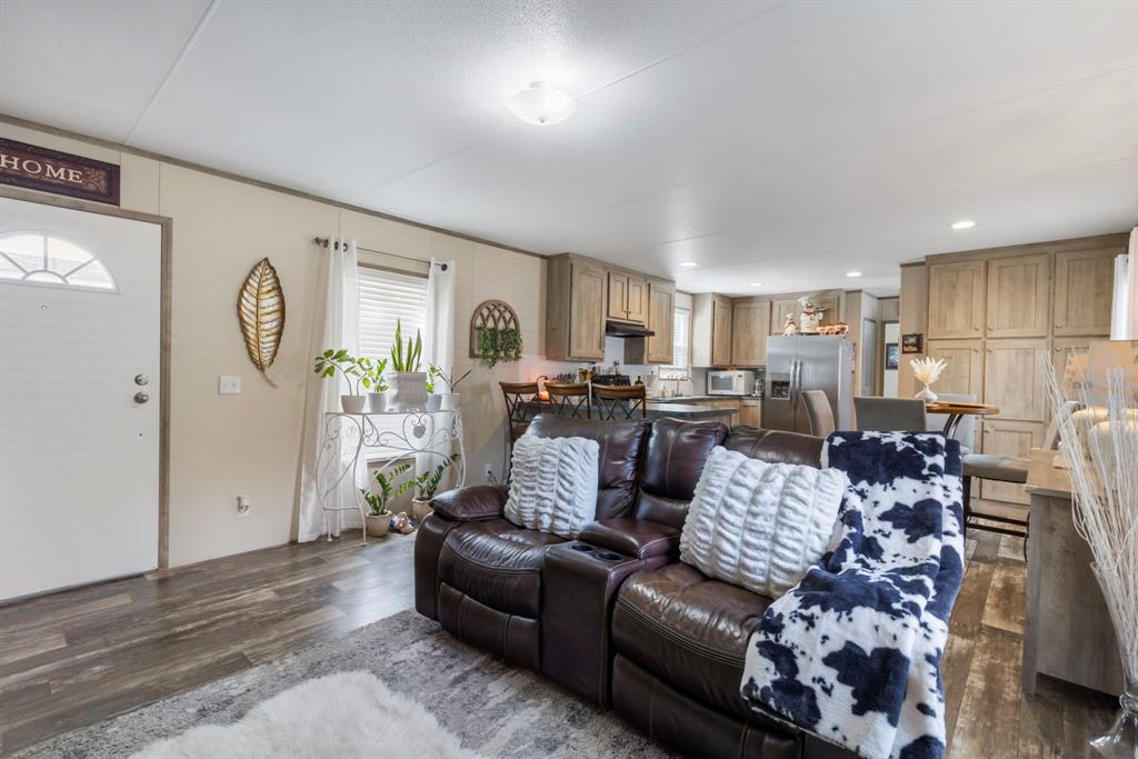 8113 Lazy Ln, Spring, Texas image 4