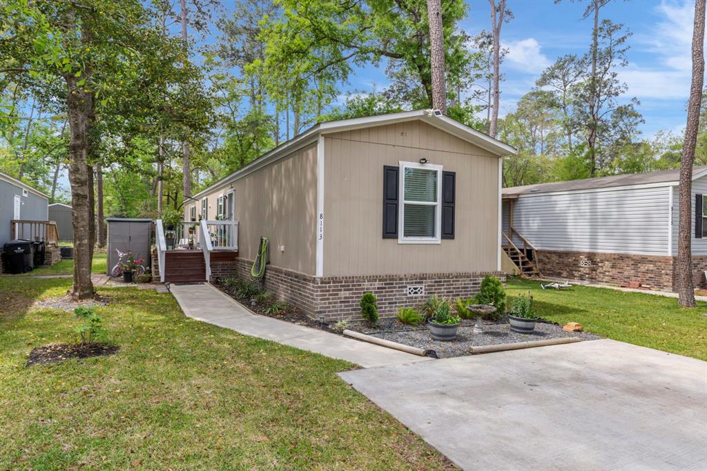 8113 Lazy Ln, Spring, Texas image 1