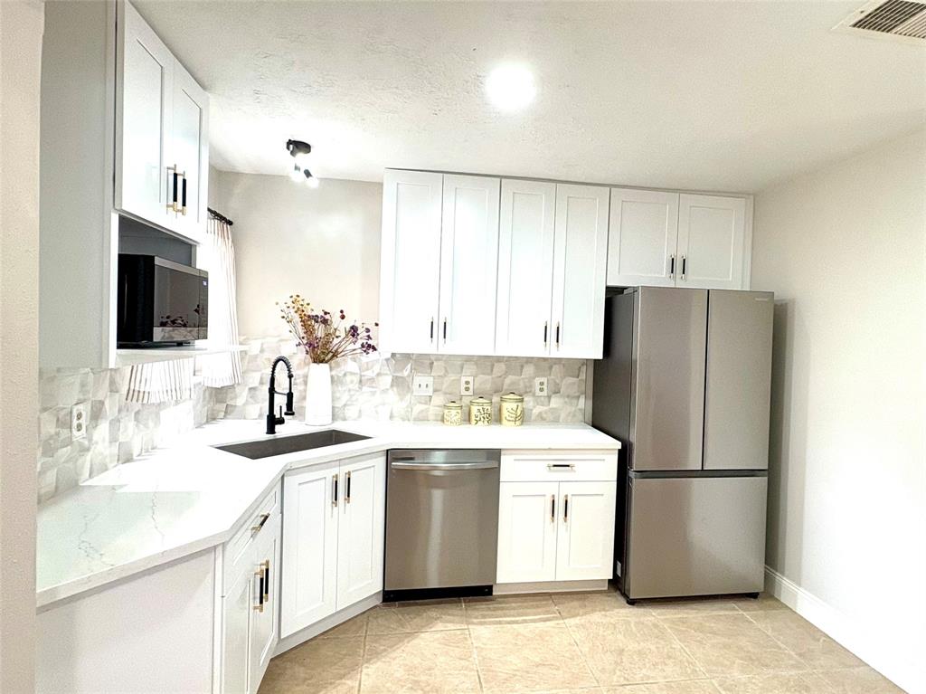 1935 Creekshire Drive, Sugar Land, Texas image 6