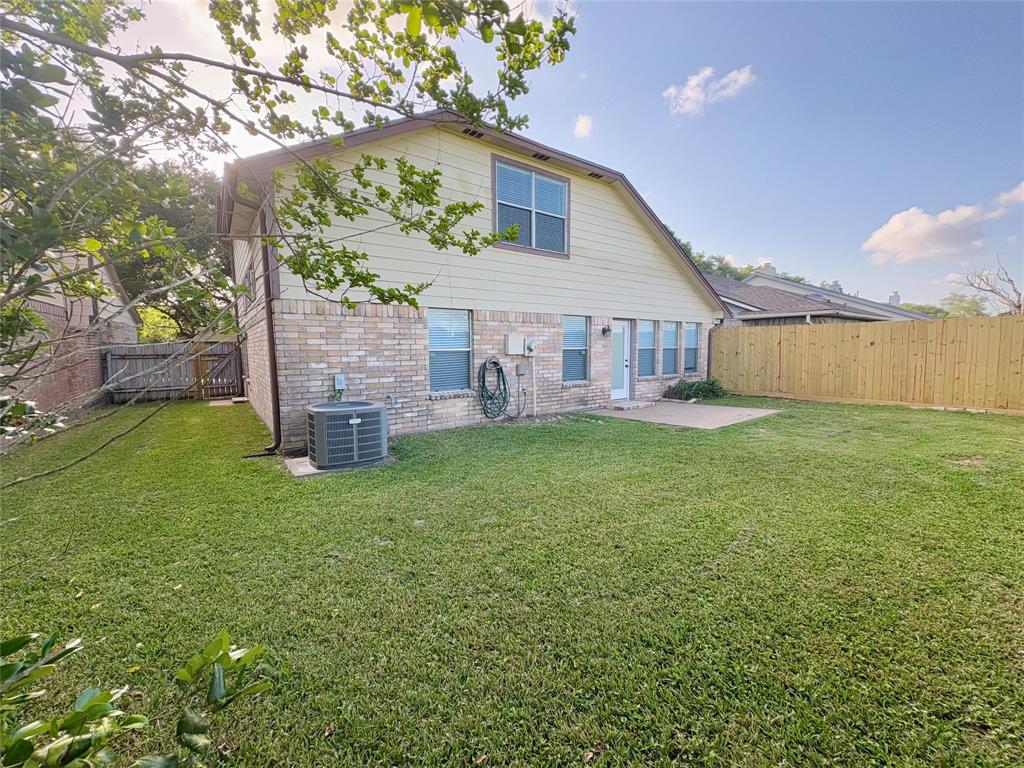 1935 Creekshire Drive, Sugar Land, Texas image 32