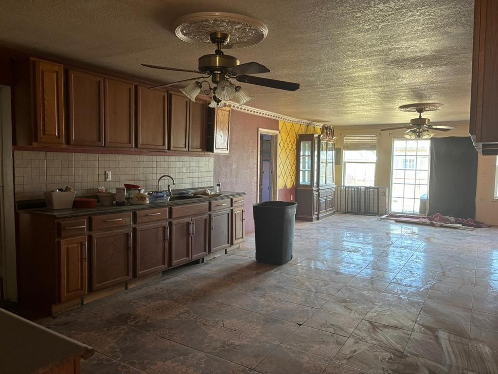 1205 14th Street, Seagraves, Texas image 9