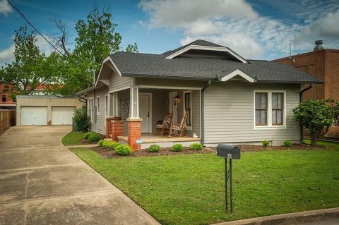 A home in La Grange