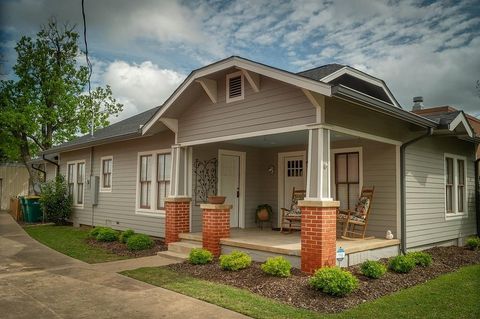 A home in La Grange