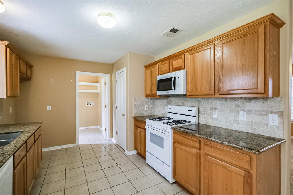 7202 Black Forest Drive Drive, Magnolia, Texas image 6