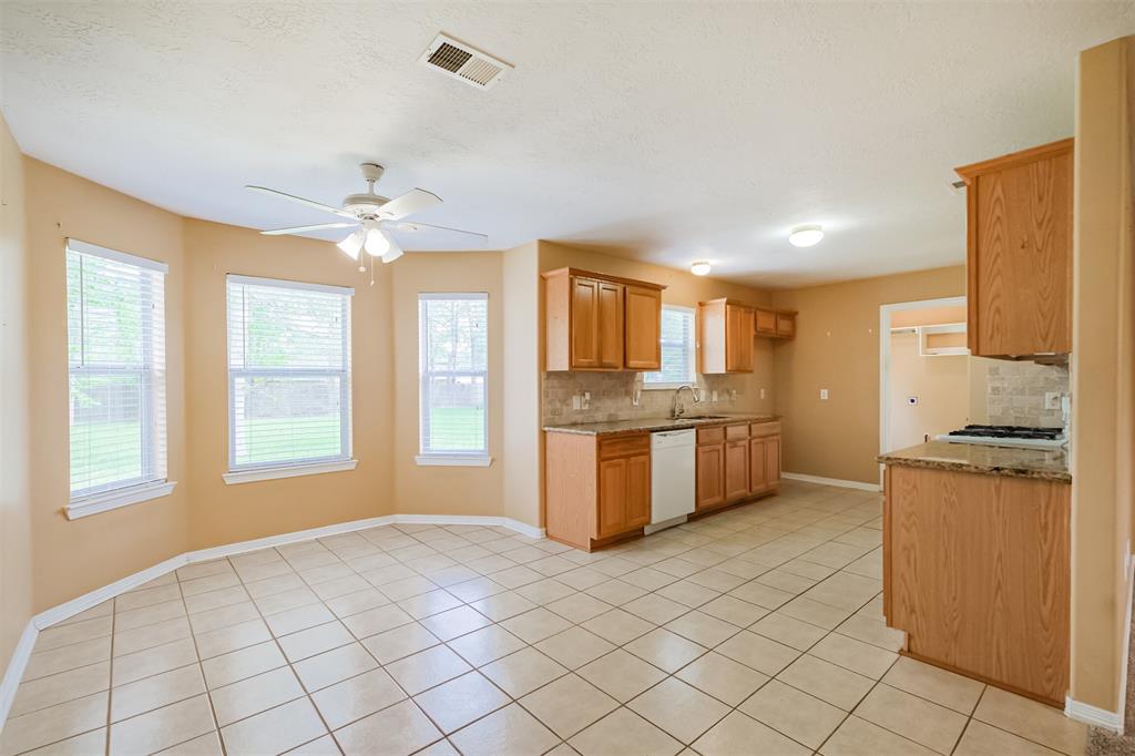7202 Black Forest Drive Drive, Magnolia, Texas image 5