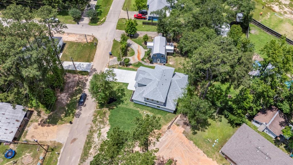 15608 Navajo Trail, Willis, Texas image 4