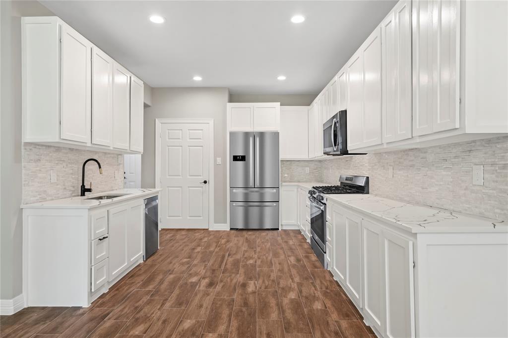 15608 Navajo Trail, Willis, Texas image 6