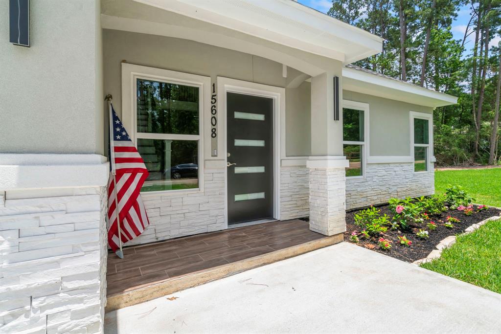 15608 Navajo Trail, Willis, Texas image 3