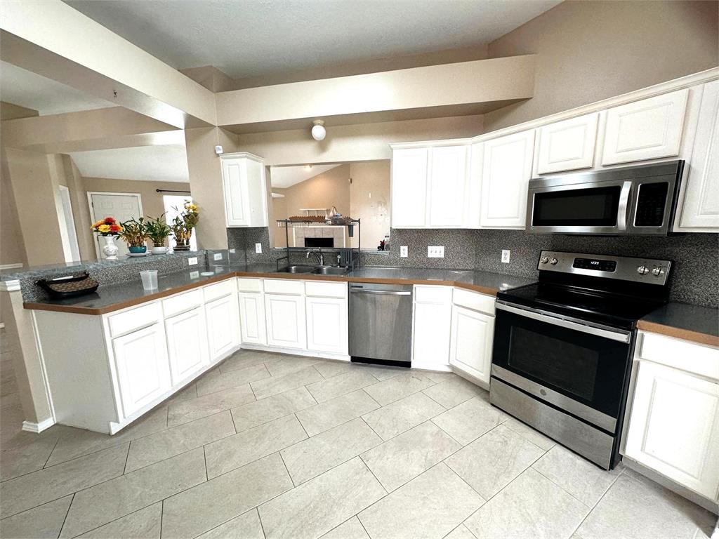 4214 Custer Creek Drive, Missouri City, Texas image 13