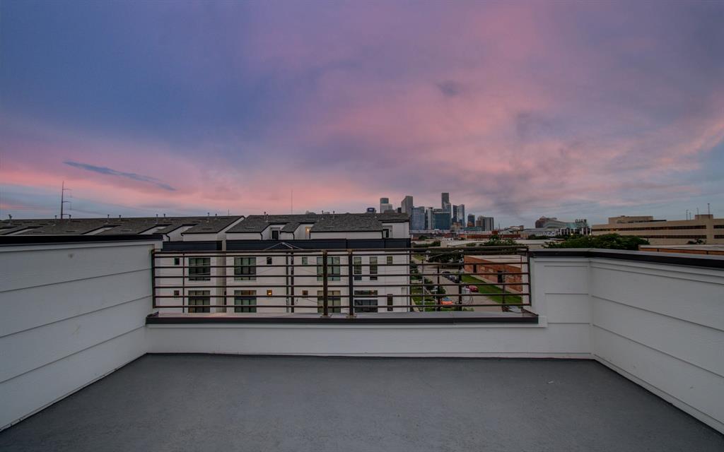 1107 Ennis Street
