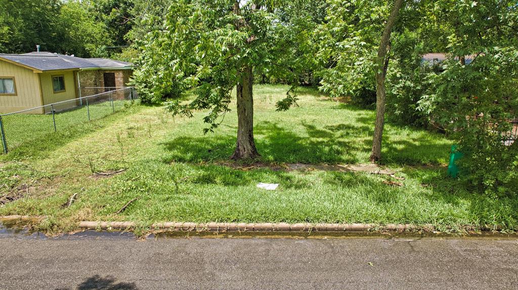212 W Homan