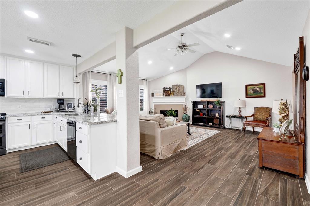 2988 Creek Falls Court, Pearland, Texas image 14