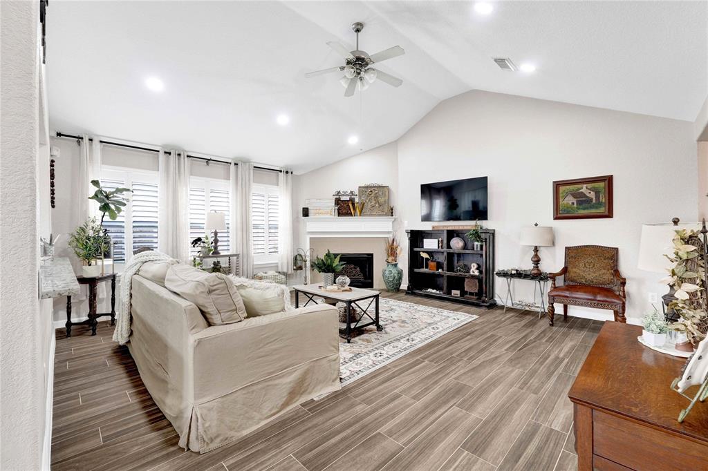 2988 Creek Falls Court, Pearland, Texas image 8