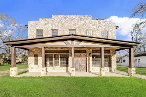 Photo of 411 S Kaufman Street, Newton, TX 75966 (MLS # 79403879)
