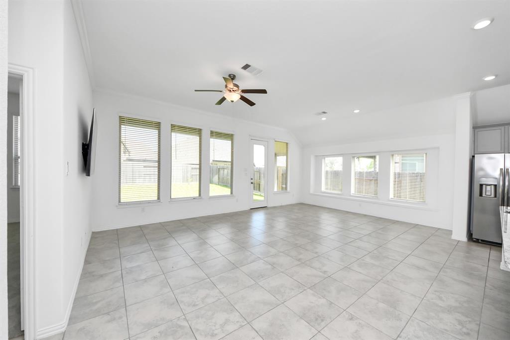 8831 Morning Glow Drive, Missouri City, Texas image 23